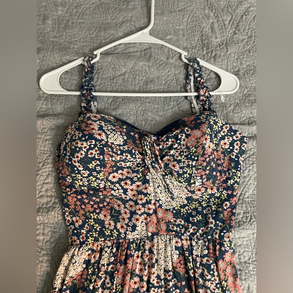 Floral skater dress w/ padded bodice and stretch back - Picture 2 of 4